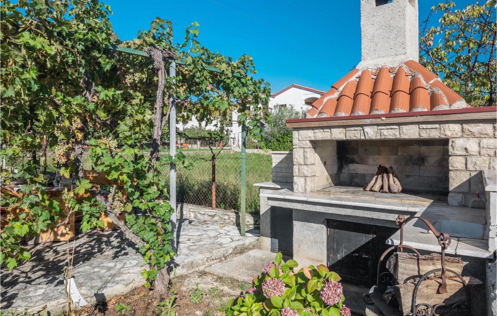 Gorgeous Apartment In Musalez With Kitchen Esterno foto