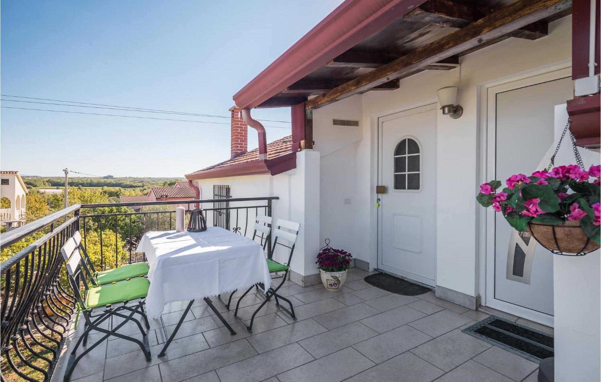Gorgeous Apartment In Musalez With Kitchen Esterno foto